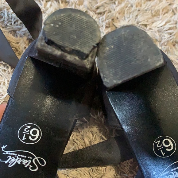 The perfect little black shoe - Picture 2 of 4